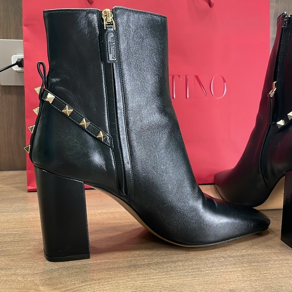 Valentino Garavani Rockstud square toe ankle boot in nappa - Picture 5 of 15